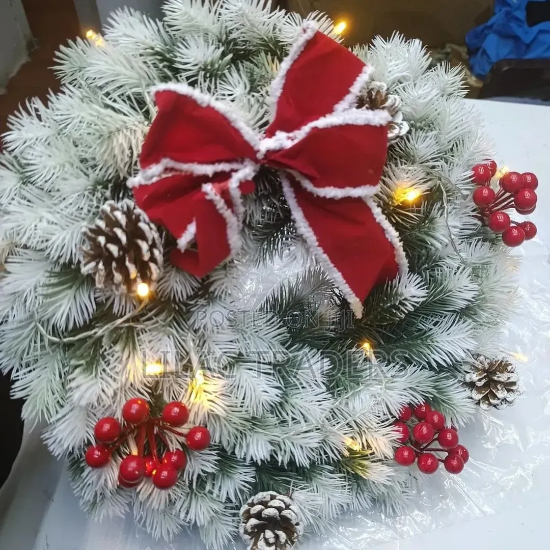 *35cm Pre-Lit Christmas Wreath Decoration*
Bli