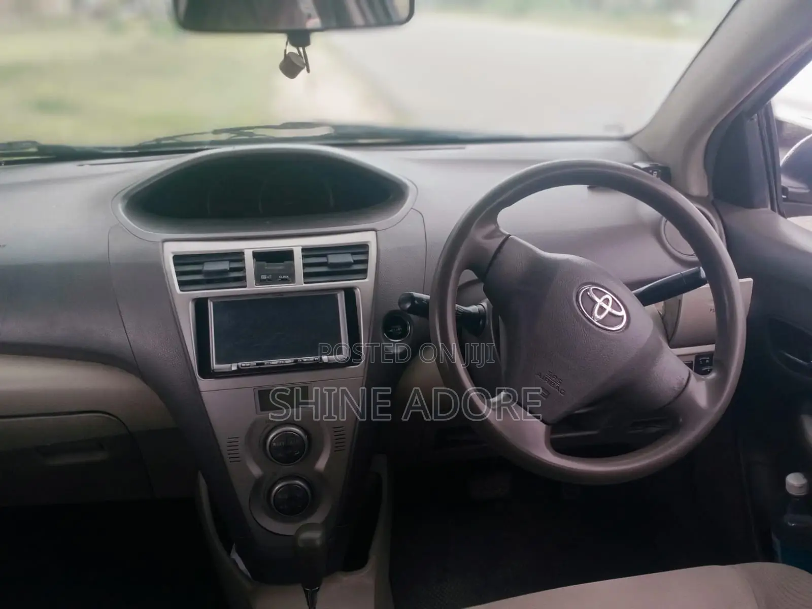 Toyota Belta 2010 Silver