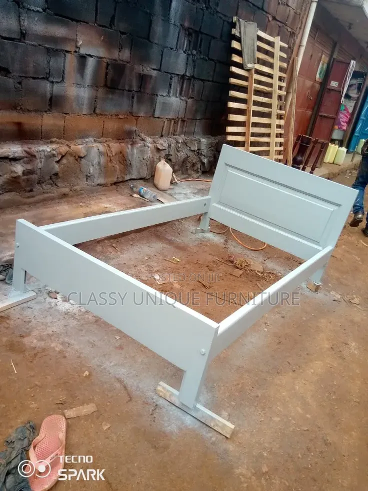 4x6 Light Grey Bed
