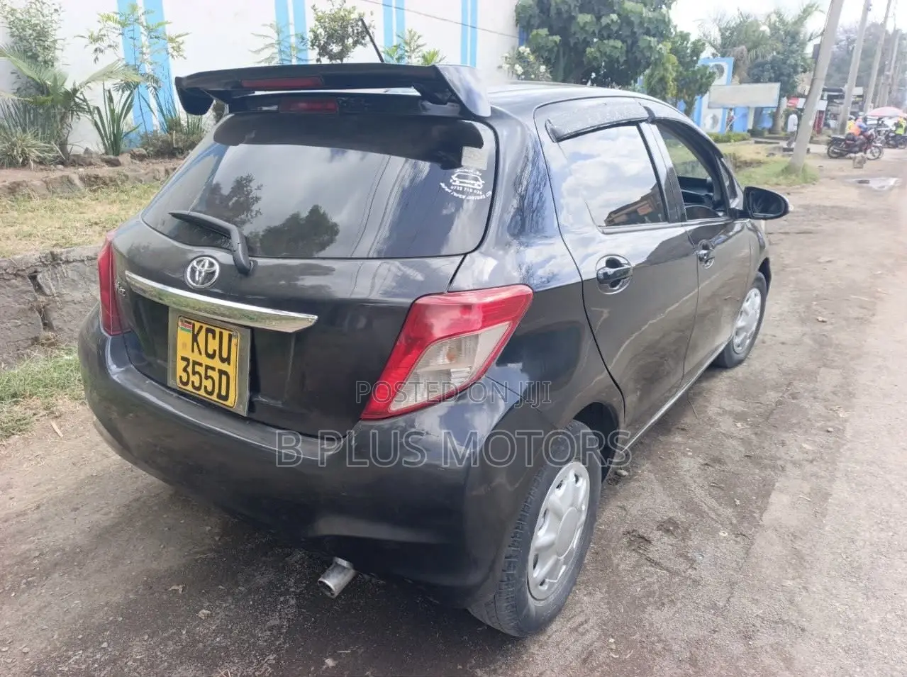Toyota Vitz 2011 Black