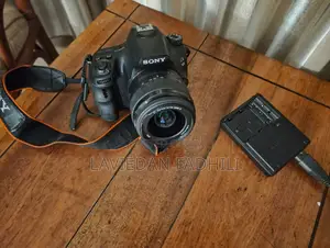 SONY Alpha 58 DSLR Camera + Lens