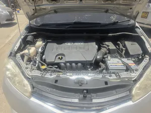 Toyota Wish 2012 Silver