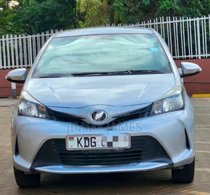 Toyota Vitz 1.3 FWD 5dr 2015 Gray