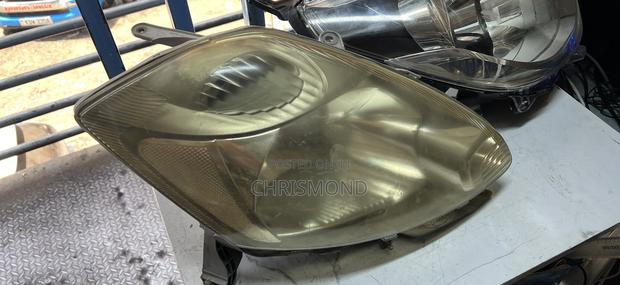 Headlight Passo 2005 - main view