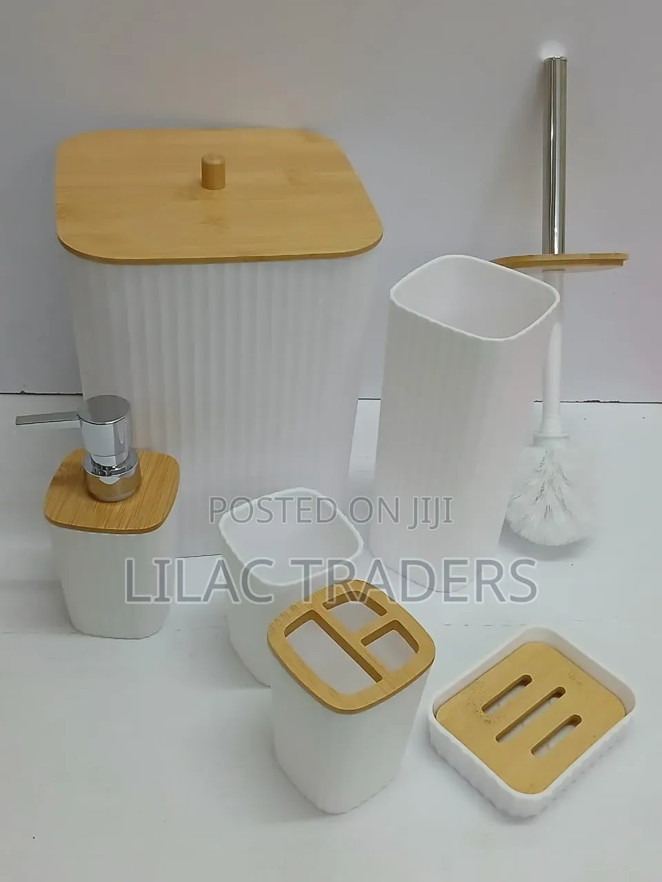 * BATHROOM ACCESSORIES SET*alp