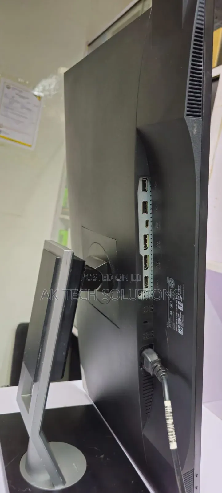 Dell P2720DC 27 Inch Monitor
2k Resolution
75hz Refresh Rate