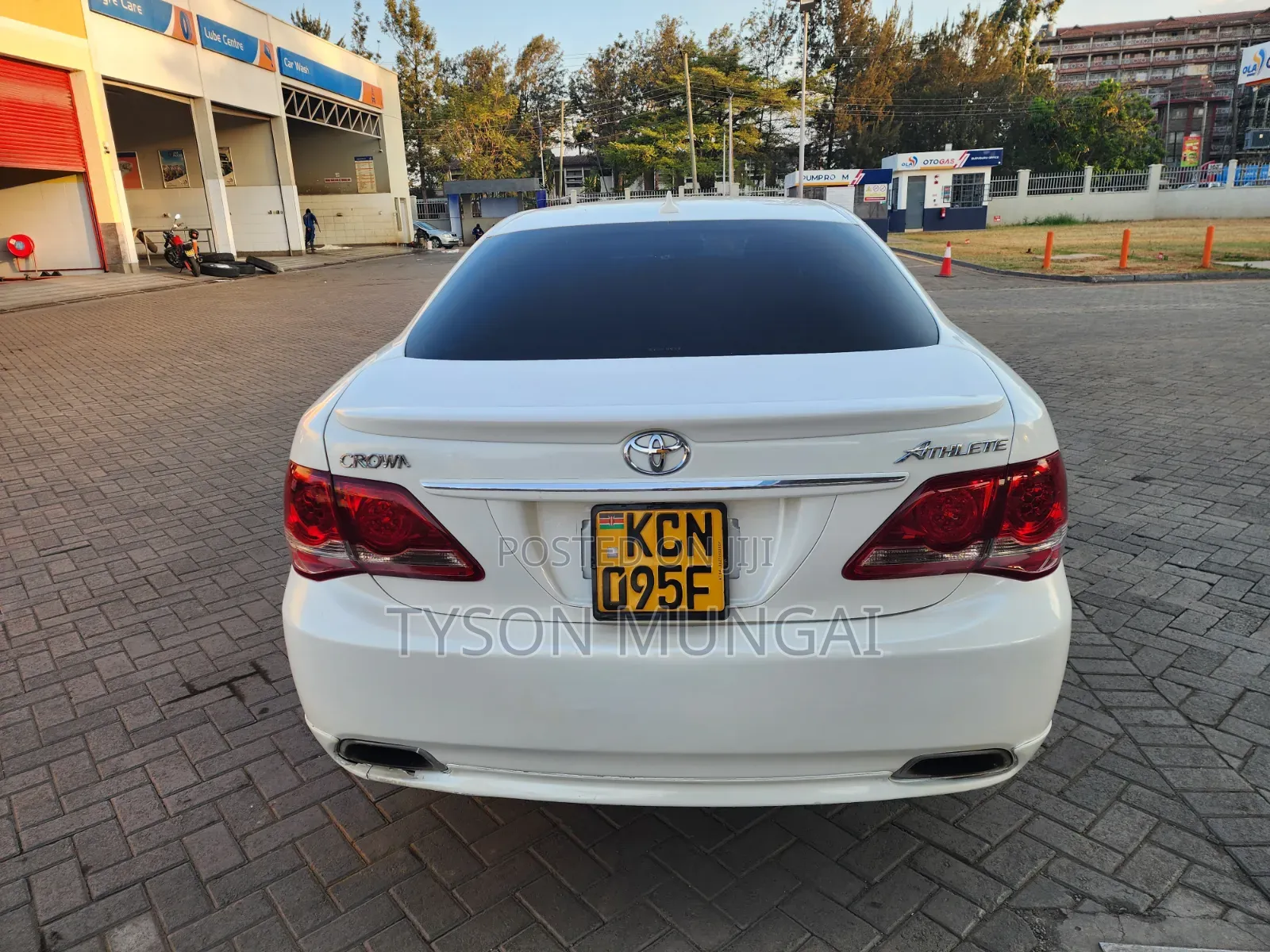 Toyota Crown 2010 White