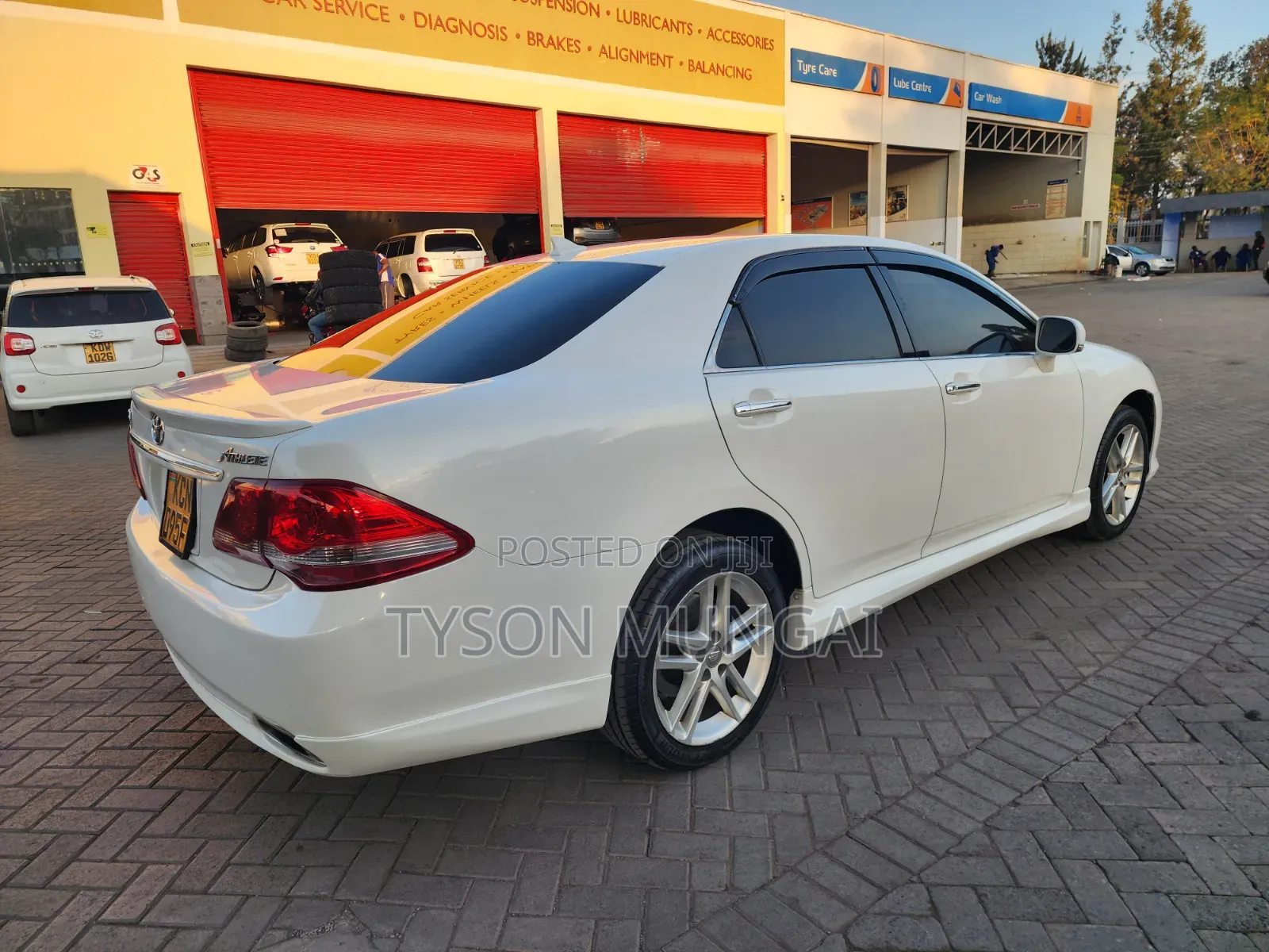 Toyota Crown 2010 White