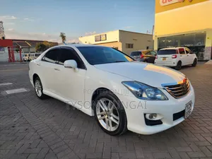 Toyota Crown 2010 White