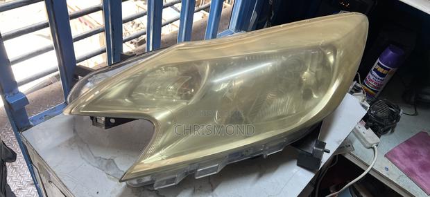 Headliht Nissan Note 2012 - main view