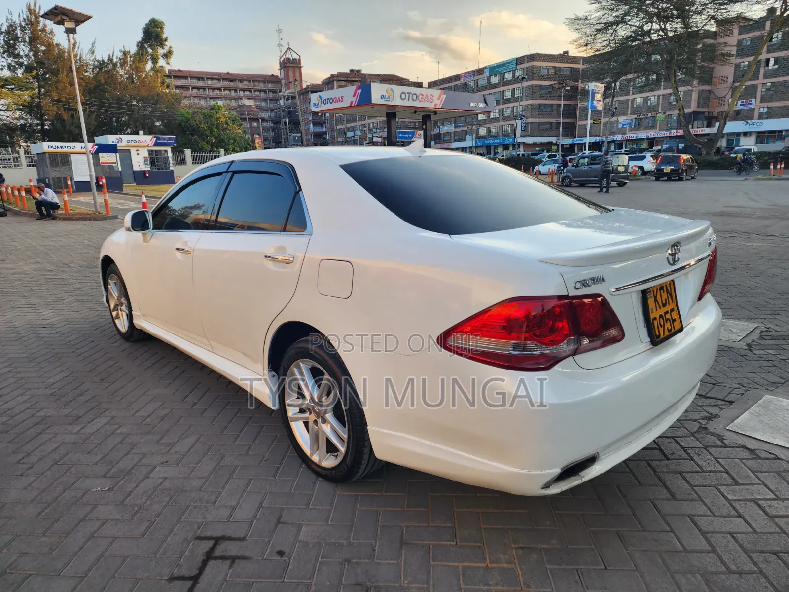 Toyota Crown 2010 White