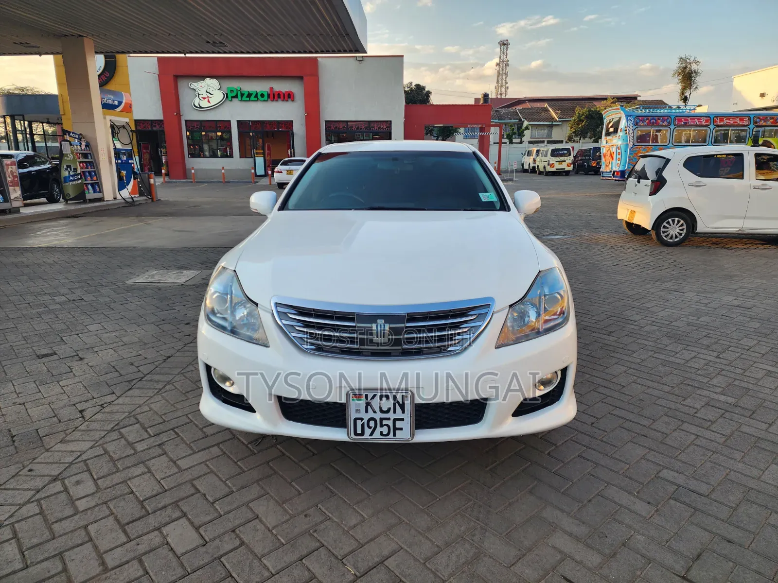 Toyota Crown 2010 White