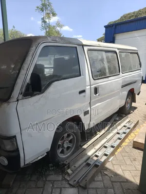 Nissan Caravan (Urvan) 2001 White