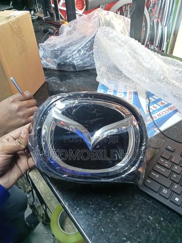 Mazda CX-5 2017 Front Grill Glass Logo / Emblem - main view
