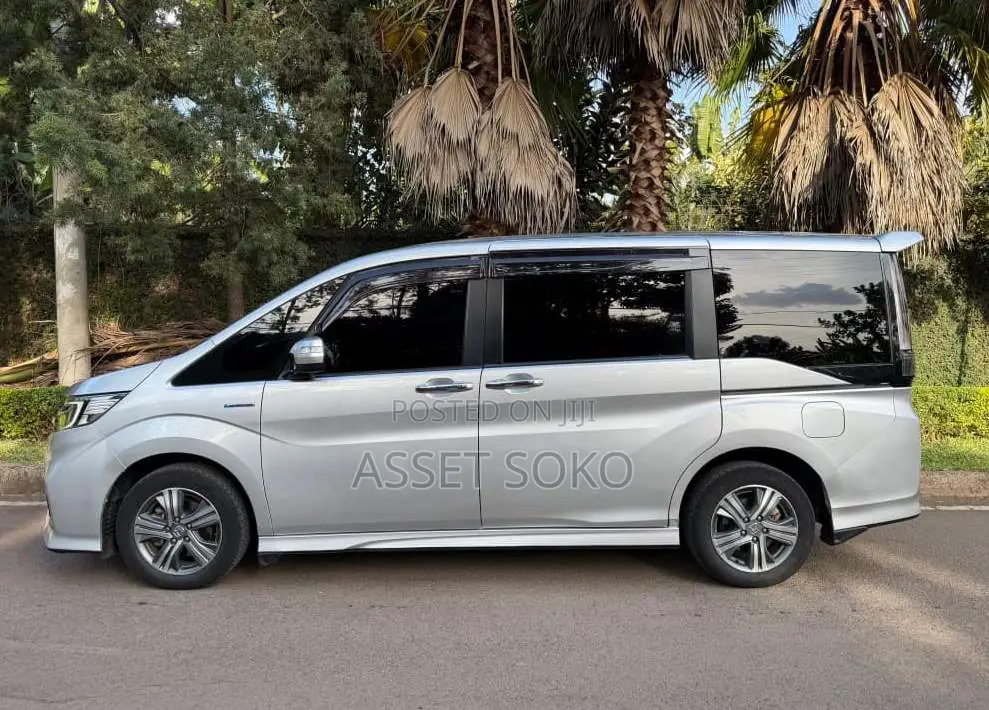 Honda Stepwgn 2018 Silver