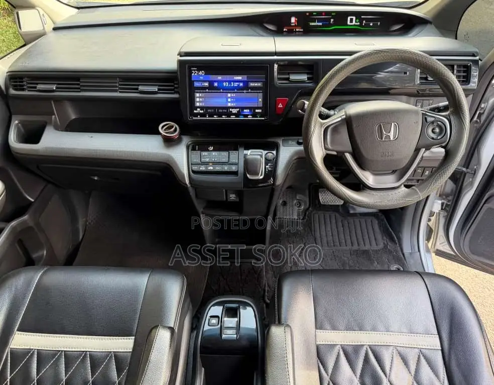 Honda Stepwgn 2018 Silver