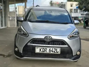 Toyota Sienta 1.5 FWD 2016 Silver