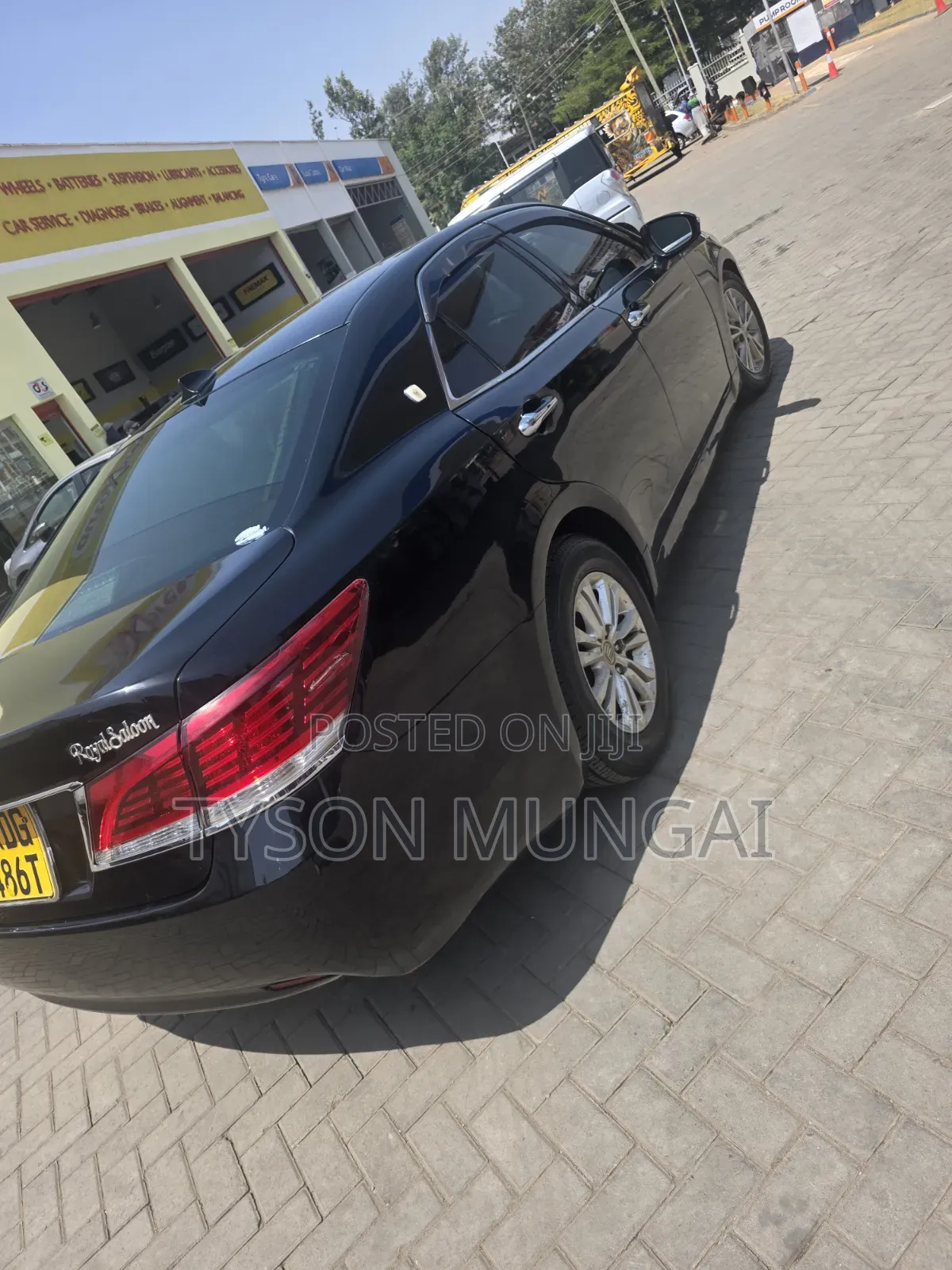 Toyota Crown 2014 Black