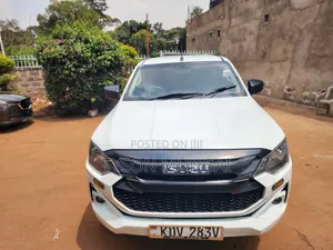 New Isuzu D-MAX 2025 White