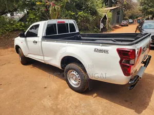 New Isuzu D-MAX 2025 White