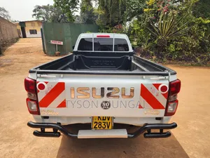 New Isuzu D-MAX 2025 White