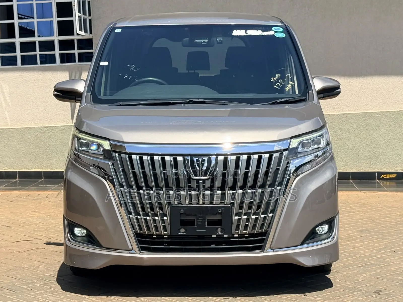 Toyota Esquire 2018 Gold