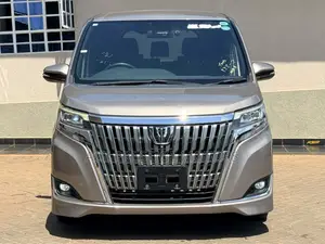 Toyota Esquire 2018 Gold