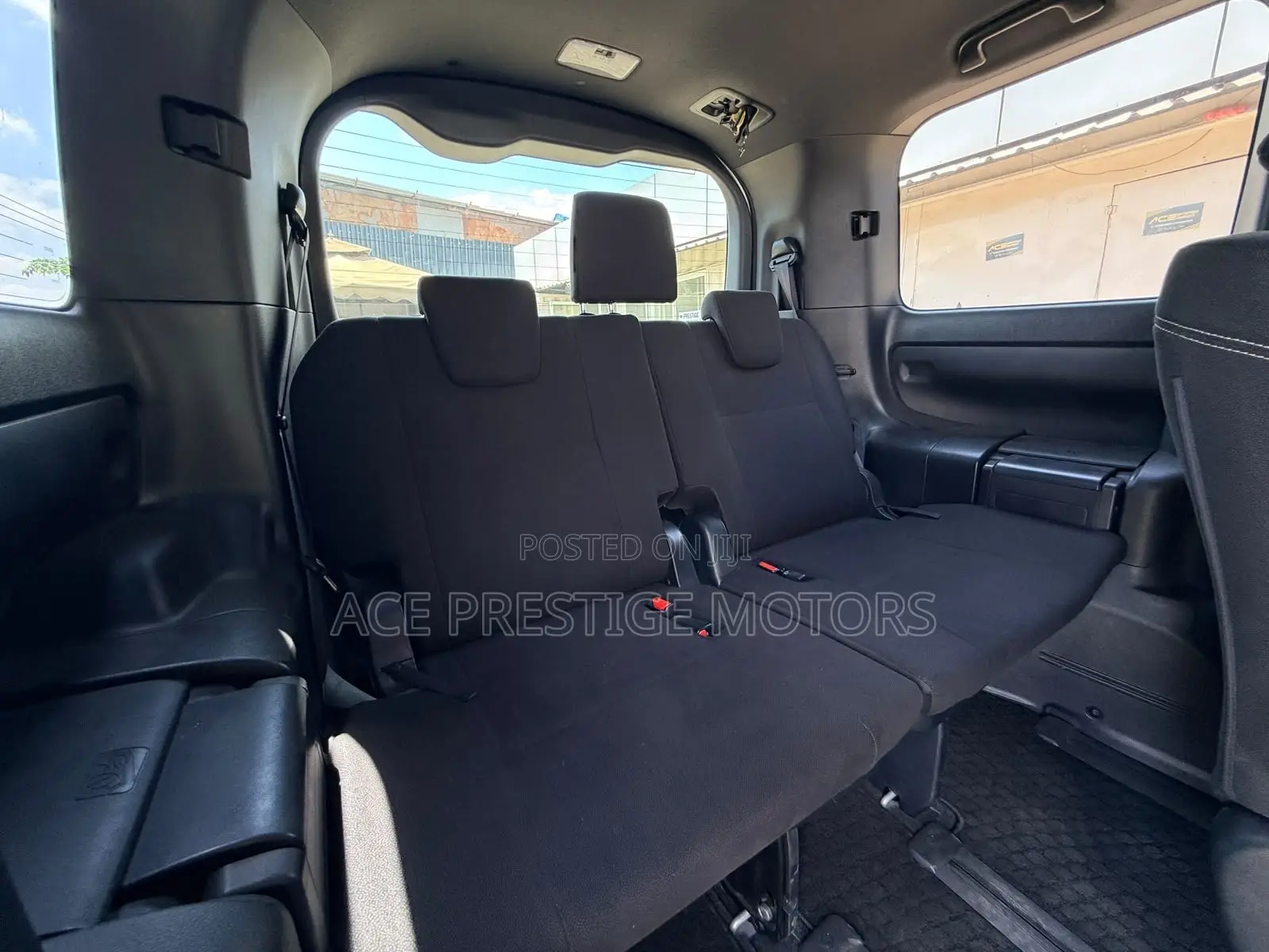 Toyota Esquire 2018 Gold