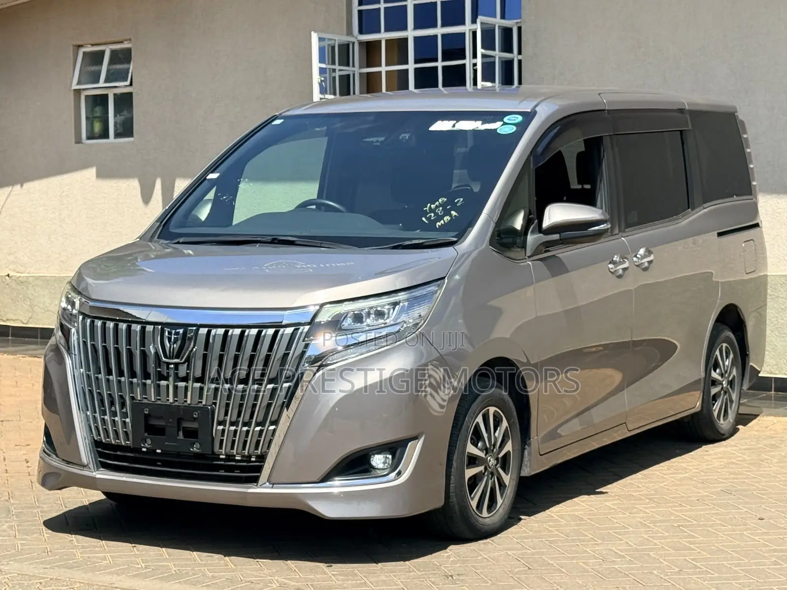 Toyota Esquire 2018 Gold