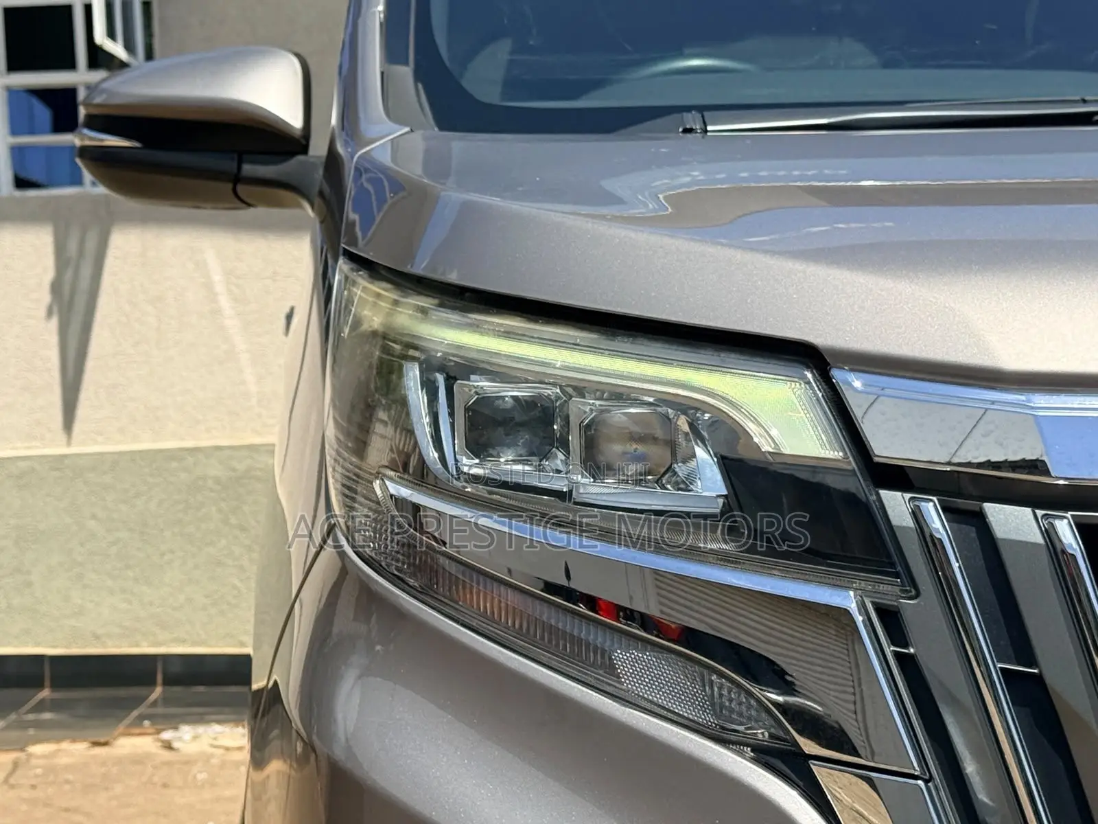 Toyota Esquire 2018 Gold
