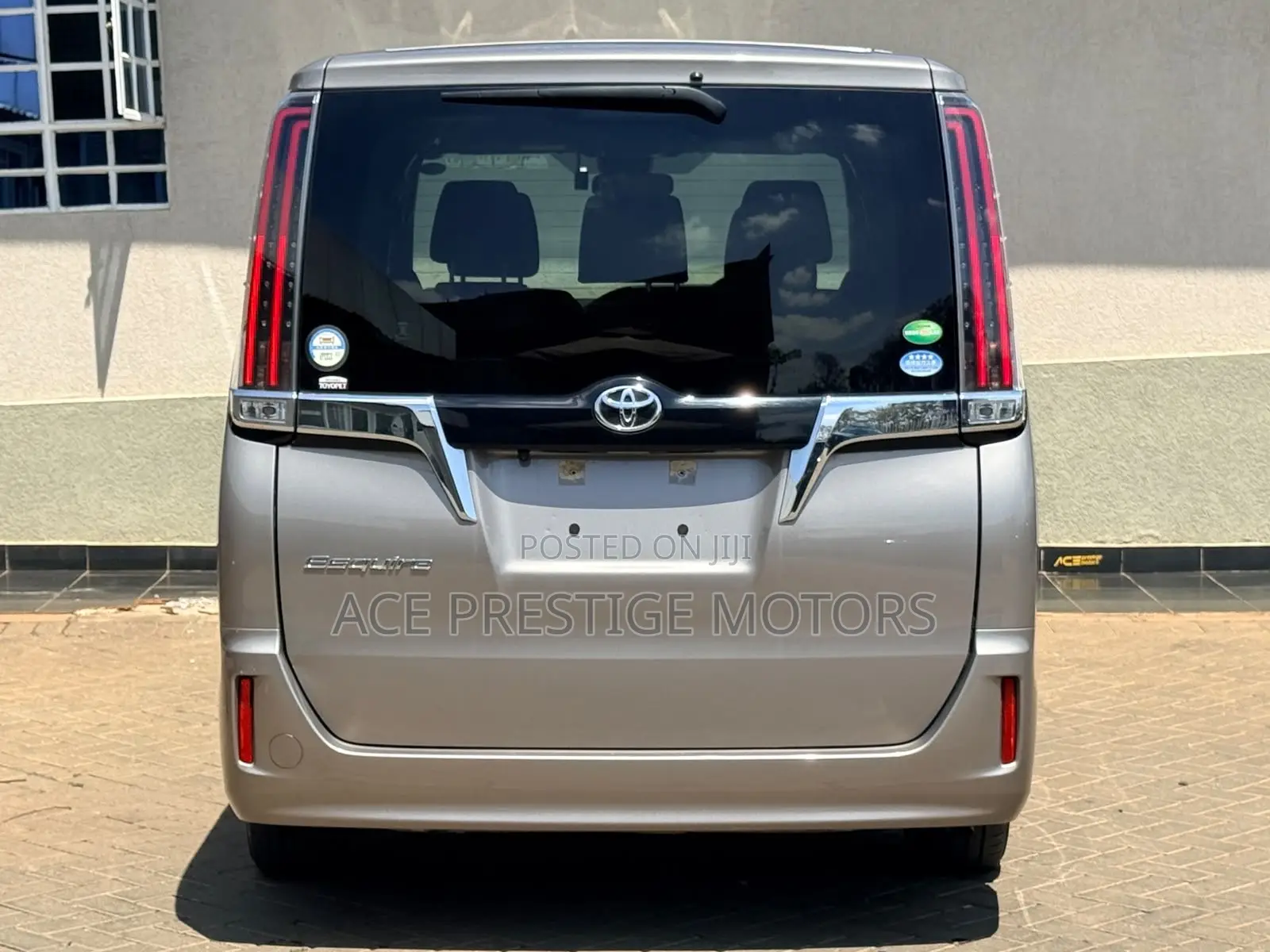 Toyota Esquire 2018 Gold