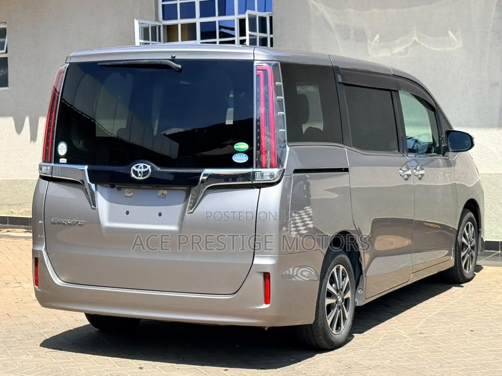 Toyota Esquire 2018 Gold