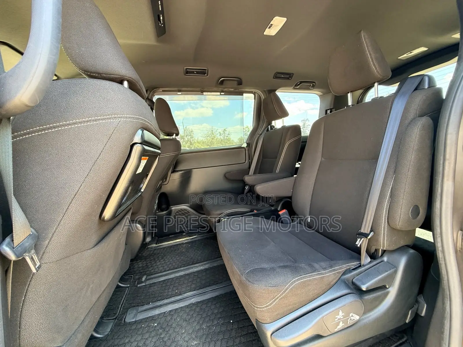 Toyota Esquire 2018 Gold