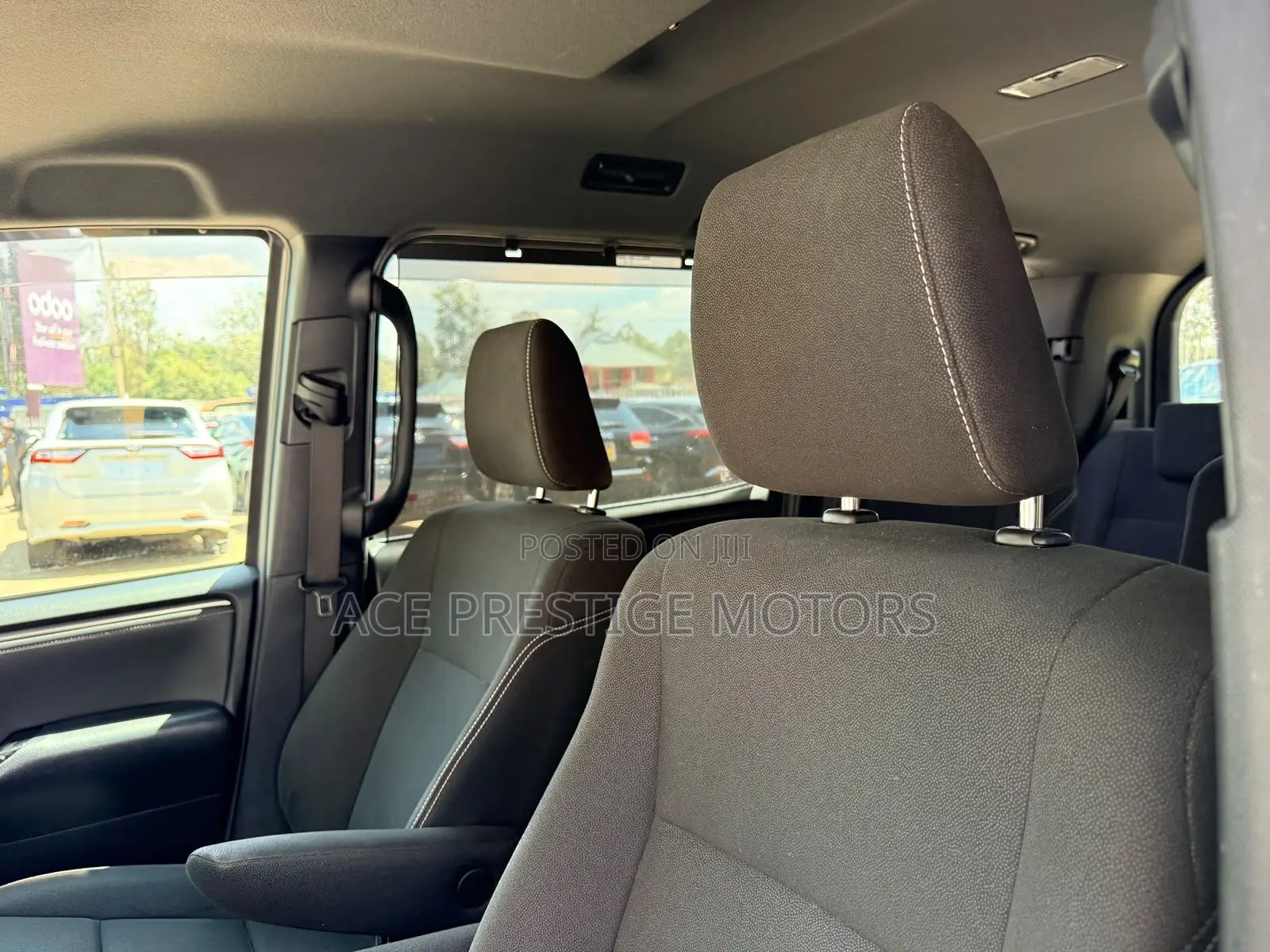 Toyota Esquire 2018 Gold