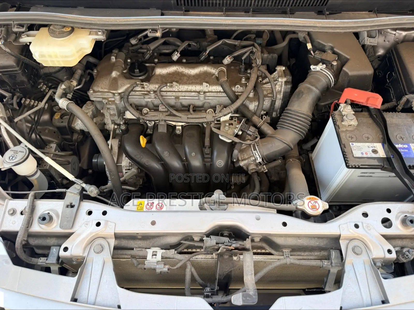 Toyota Esquire 2018 Gold