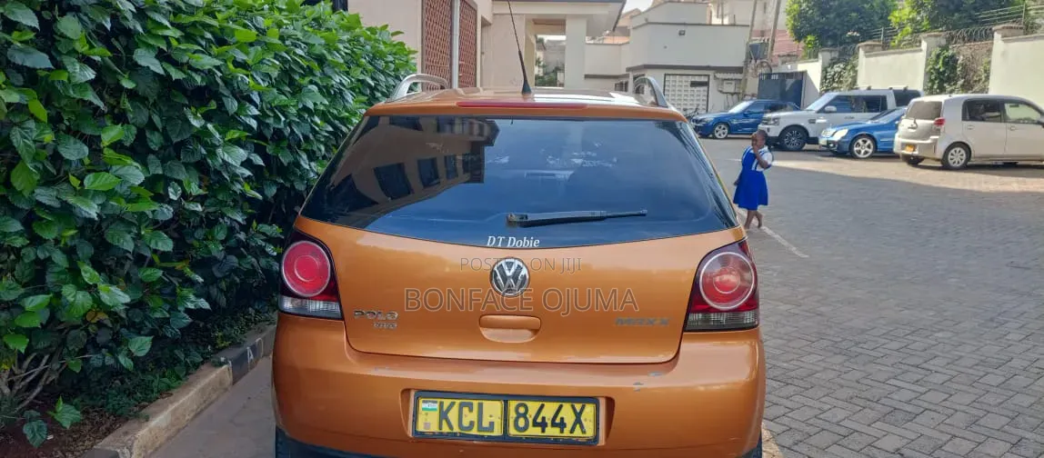 Volkswagen Polo 2016 Maroon