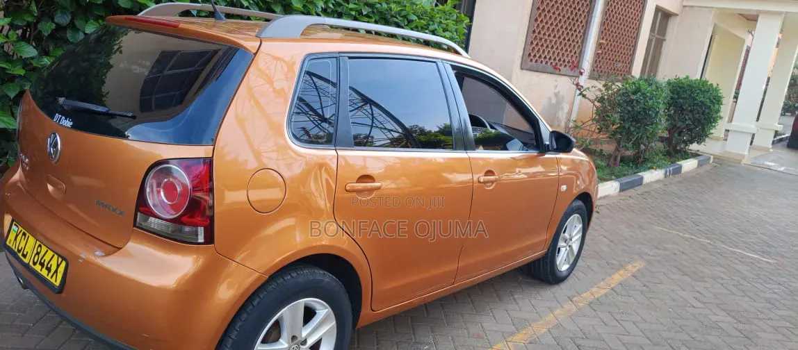 Volkswagen Polo 2016 Maroon