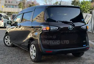 Toyota Sienta 2019 Brown