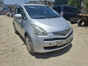 Toyota Ractis 1.3 FWD 2011