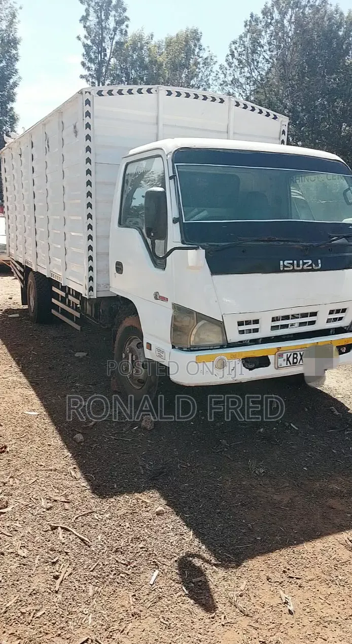 Isuzu NPR Lorry 2012 White