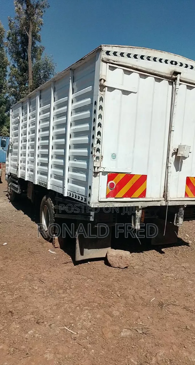 Isuzu NPR Lorry 2012 White
