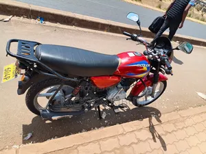 Bajaj Boxer 125 2025 Red