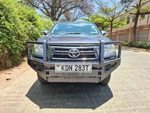 Toyota Hilux Revo Double Cab Deisel 2.8 AWD 2017 Gray