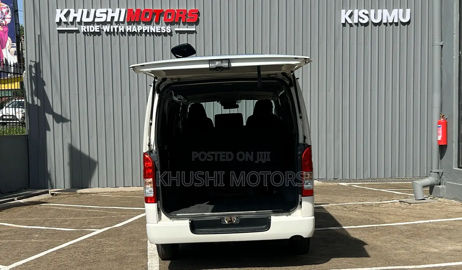 Toyota HiAce 2018 White