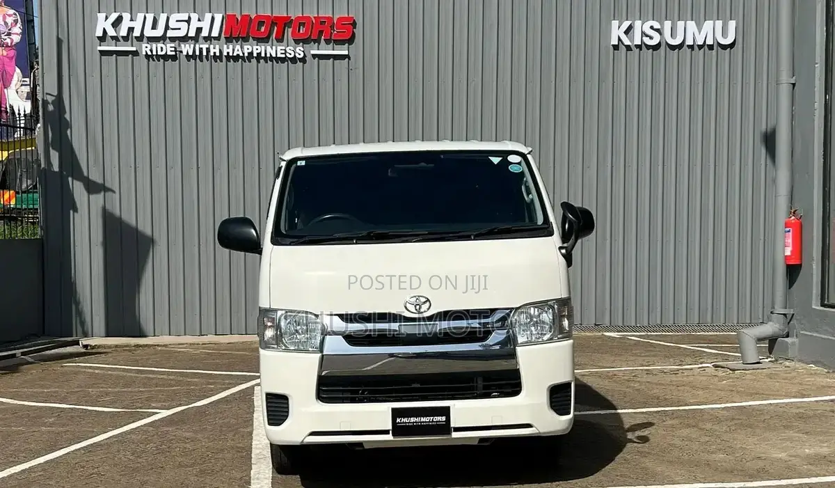 Toyota HiAce 2018 White