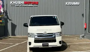 Toyota HiAce 2018 White