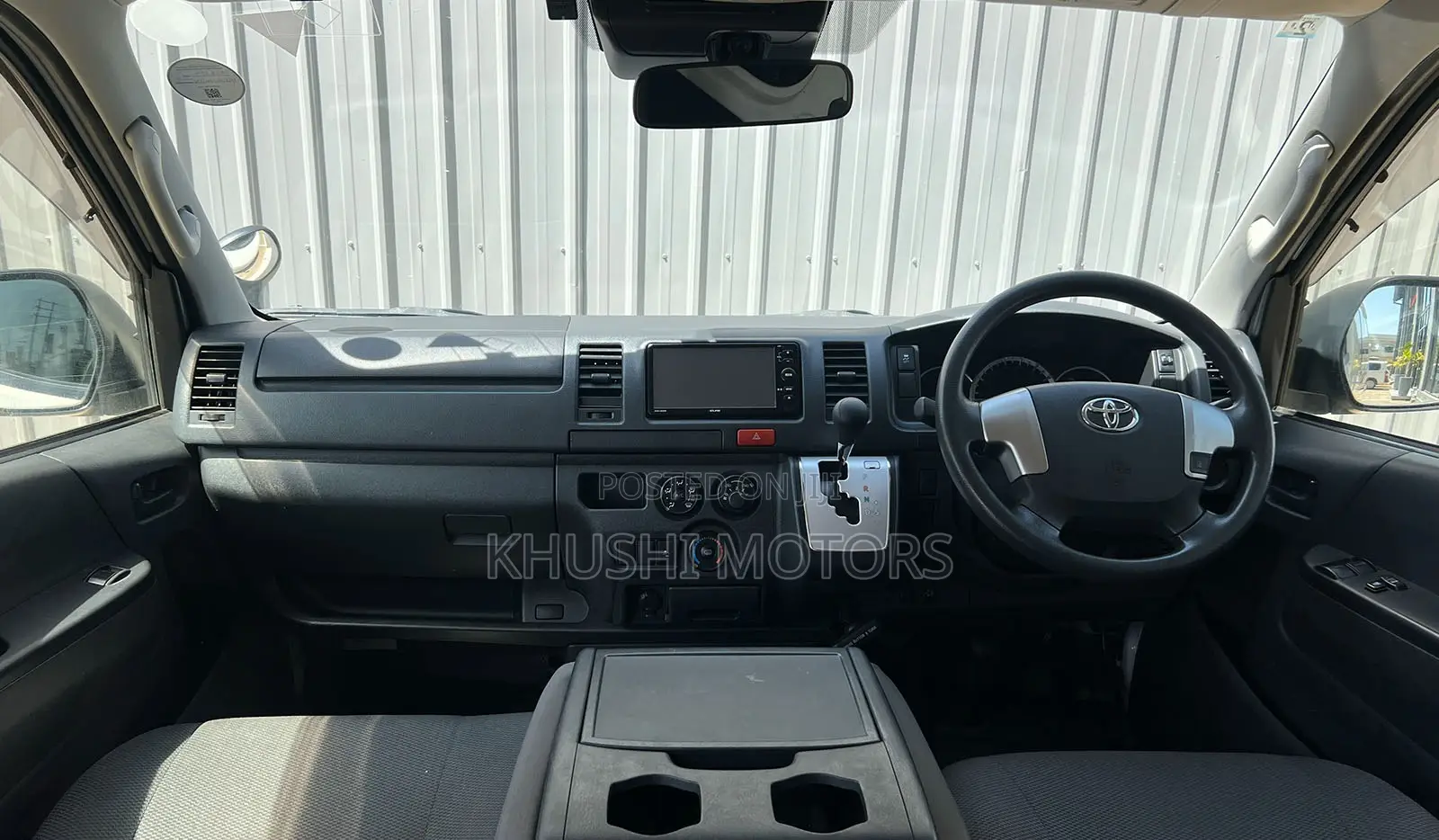 Toyota HiAce 2018 White