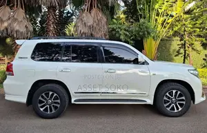 Toyota Land Cruiser 2011 White