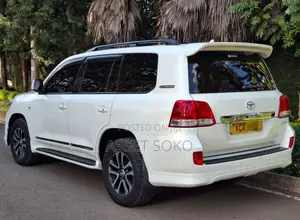 Toyota Land Cruiser 2011 White