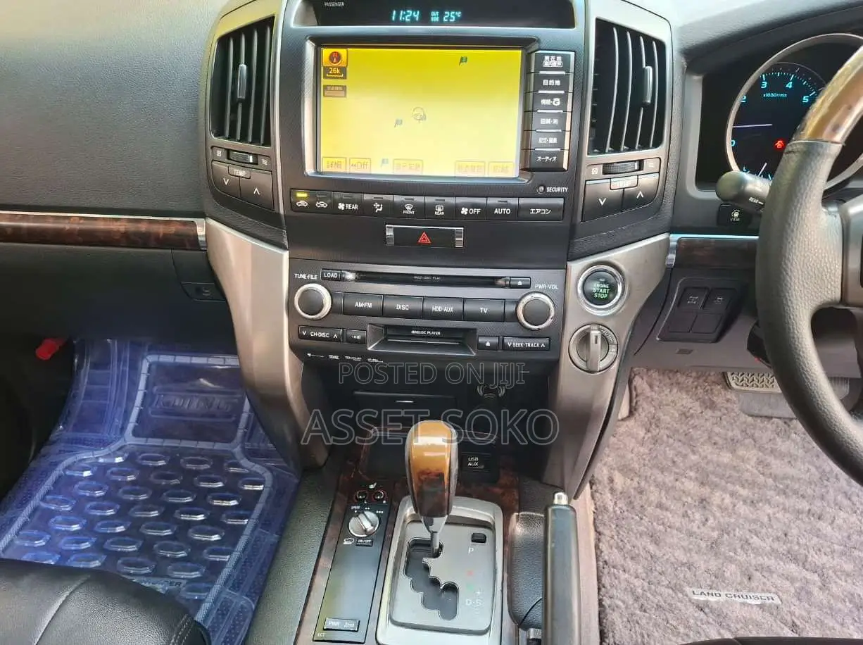 Toyota Land Cruiser 2011 White